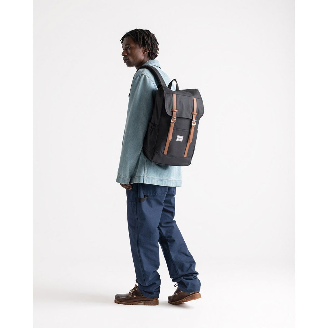 De Herschel Retreat Ash-blue in gebruik #kleur_ash-blue