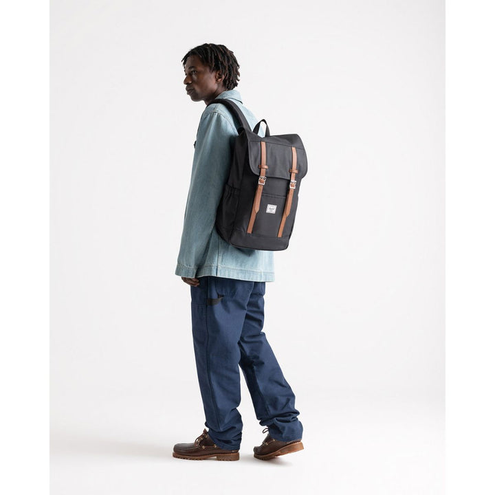 De Herschel Retreat Ash-blue in gebruik #kleur_ash-blue