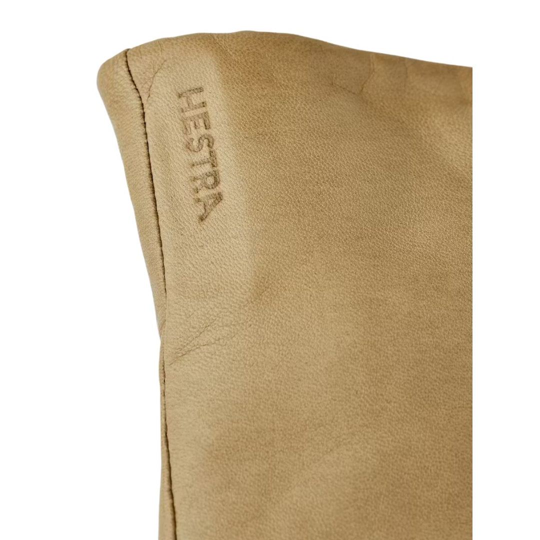 Details van het leer van de Hestra Elisabeth Camel handschoen Camel #kleur_camel