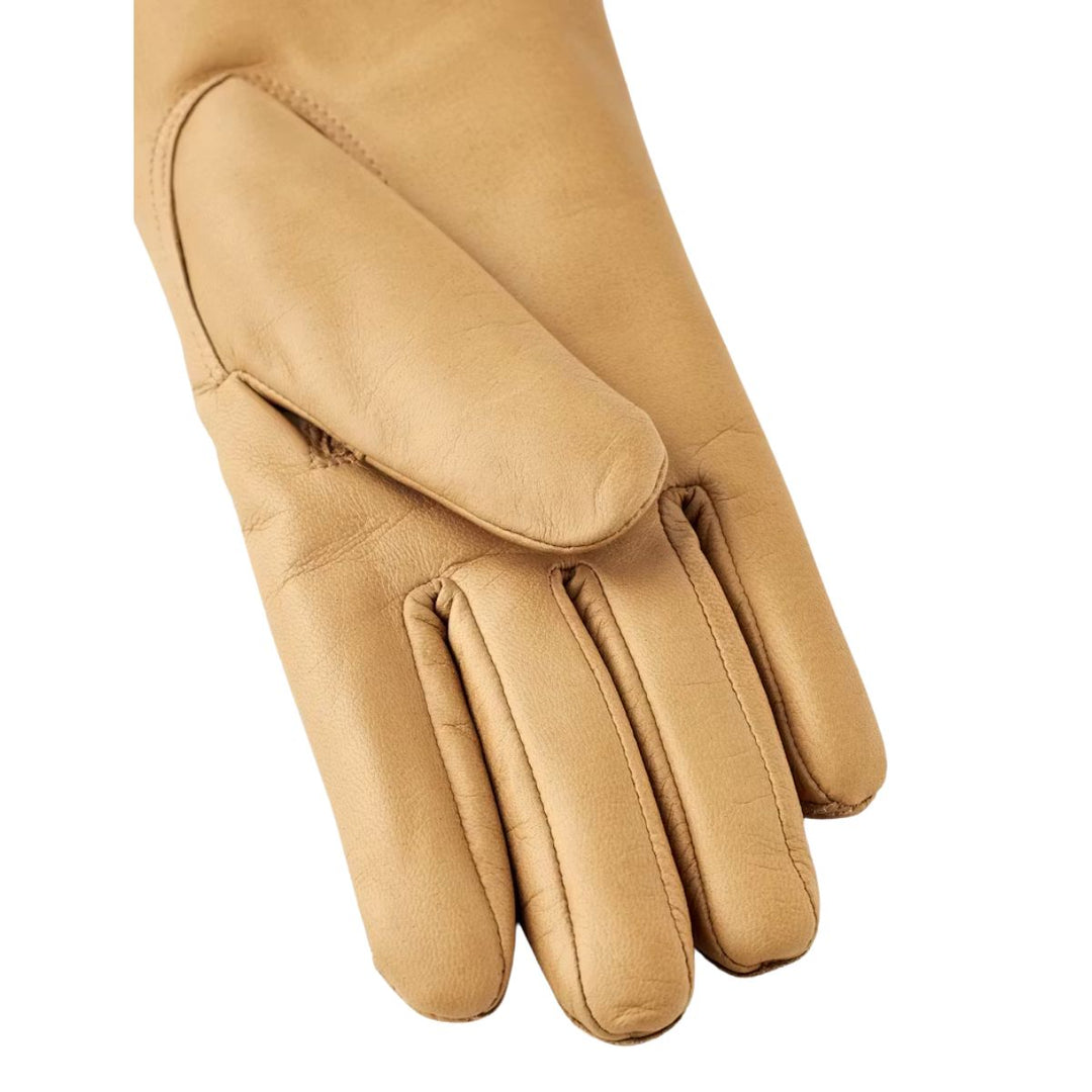 Binnenkant van de palm Hestra Isabel handschoen in het camel #kleur_camel
