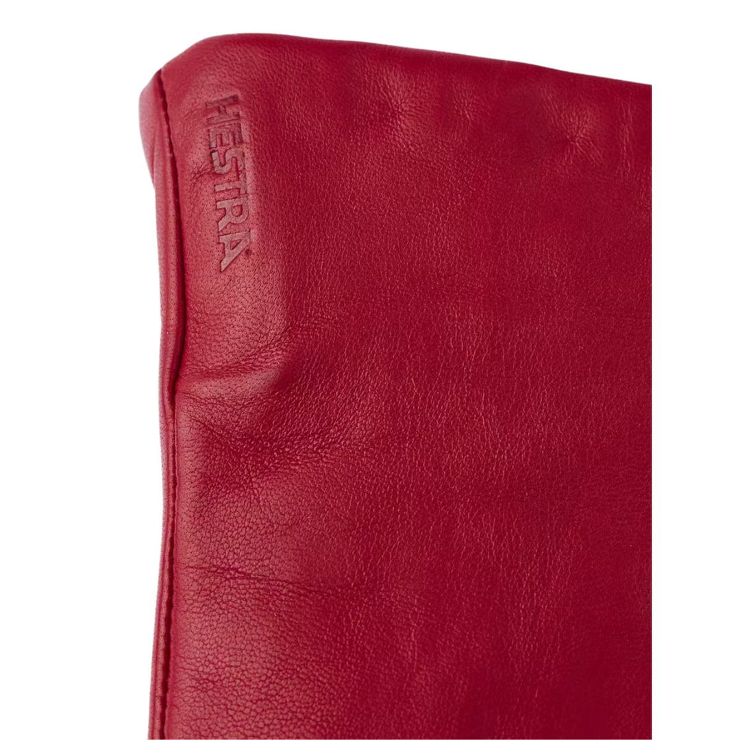 Details van het leer van de Hestra ElisaBeth damas handschoen rood #kleur_rood