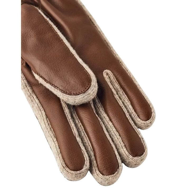 Binnenkant van de palm van de Hestra Jeanne dames handschoenen in het donkerbruin #kleur_donkerbruin