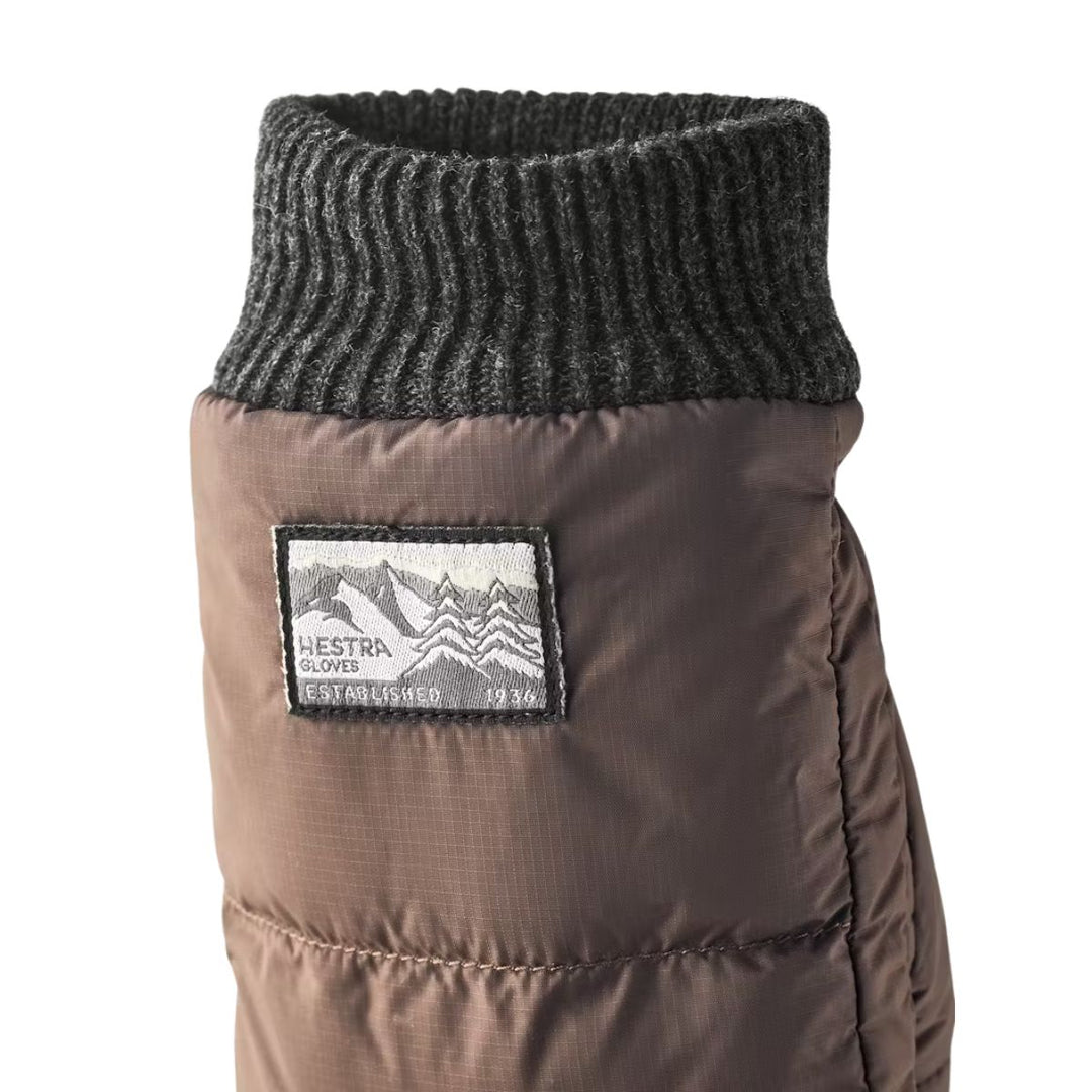 Details van de sluiting van de Hestra Otra Wanten chocolade #kleur_chocolade