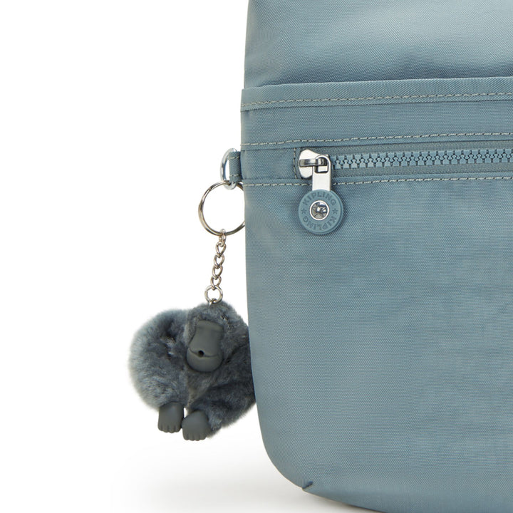 Details van de kipling aap Kipling Arto Relaxed-grey #kleur_relaxed-grey