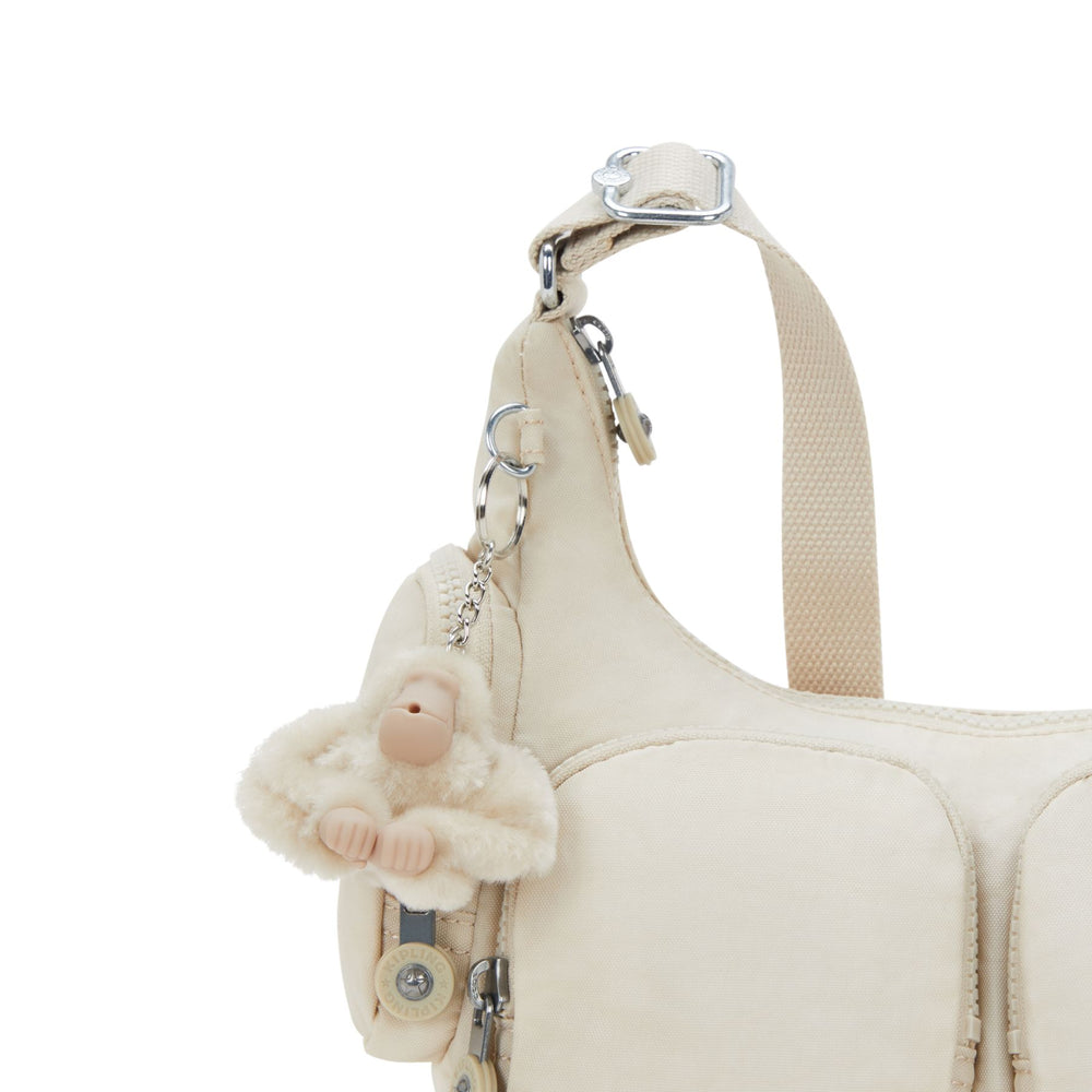 Details van de Kipling app Rikka - s- Hideaway-biege #kleur_hideaway-beige