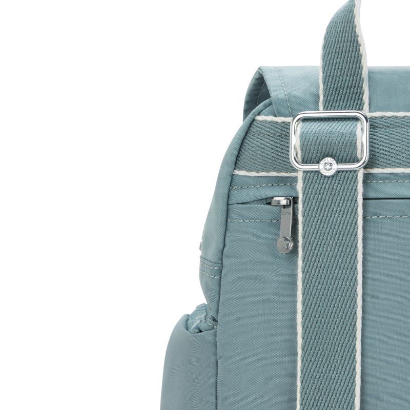 Details van de achterkant van de Kipling city zip mini relaxed-grey #kleur_relaxed-grey