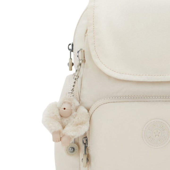 Details van de Kipling app van de Kipling city zip mini Hideaway-beige #kleur_hideaway-beige