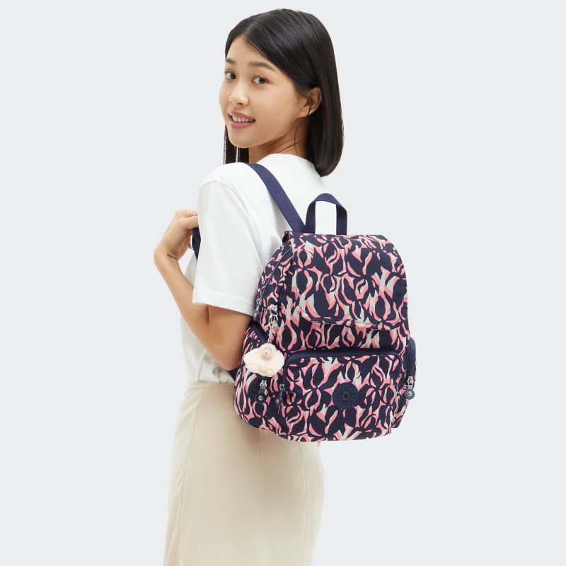 Op model Kipling City zip s palm-mood #kleur_palm-mood