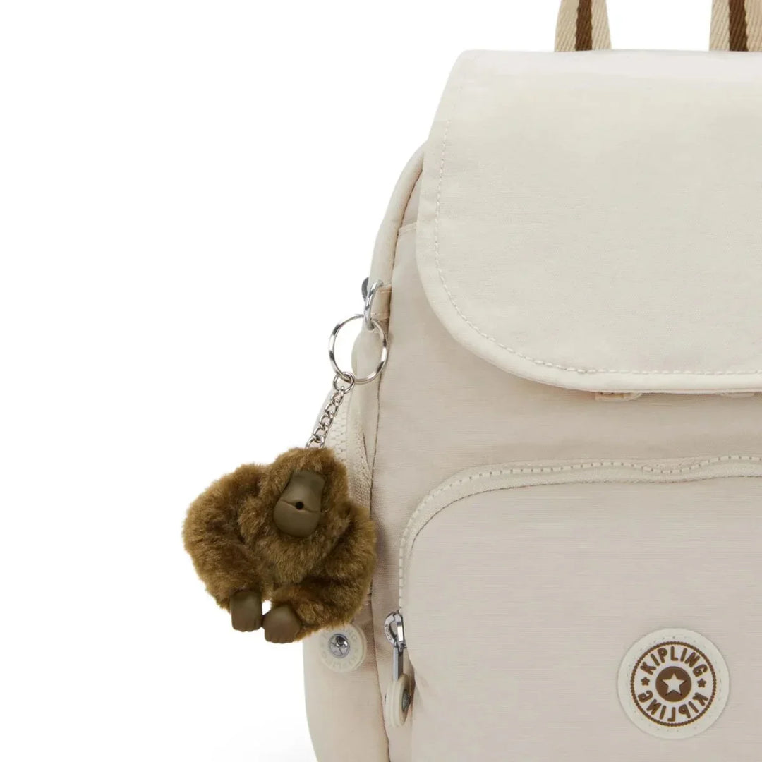 Details van het Kipling appje #kleur_soft-sand