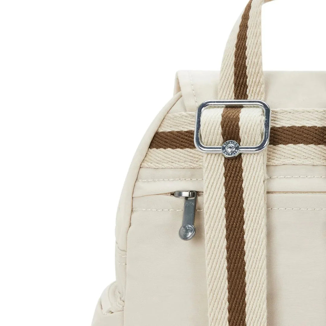 Achterkant van de Kipling City Zip mini rugzak soft sand #kleur_soft-sand
