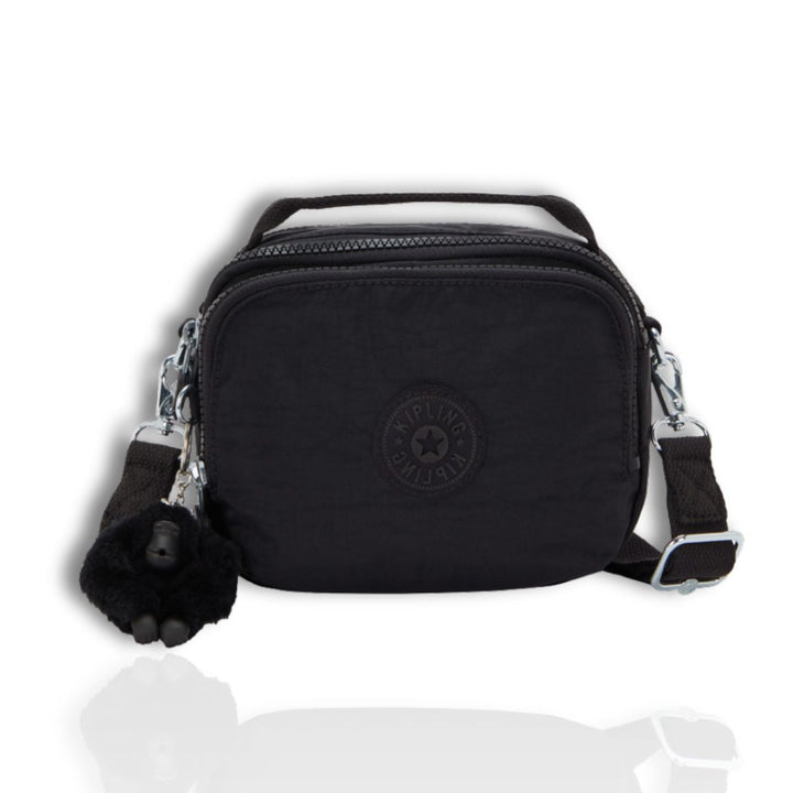 Voorkant van de Kipling Classic Cahir schoudertas in het zwart #kleur_zwart