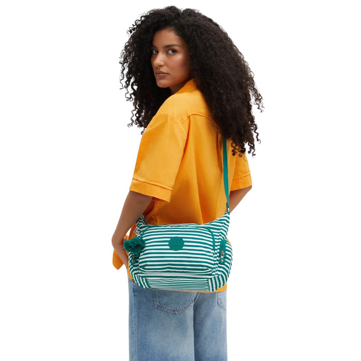 De Kipling Gabb s crossover parasol stripes in gebruik #kleur_parasol-stripes