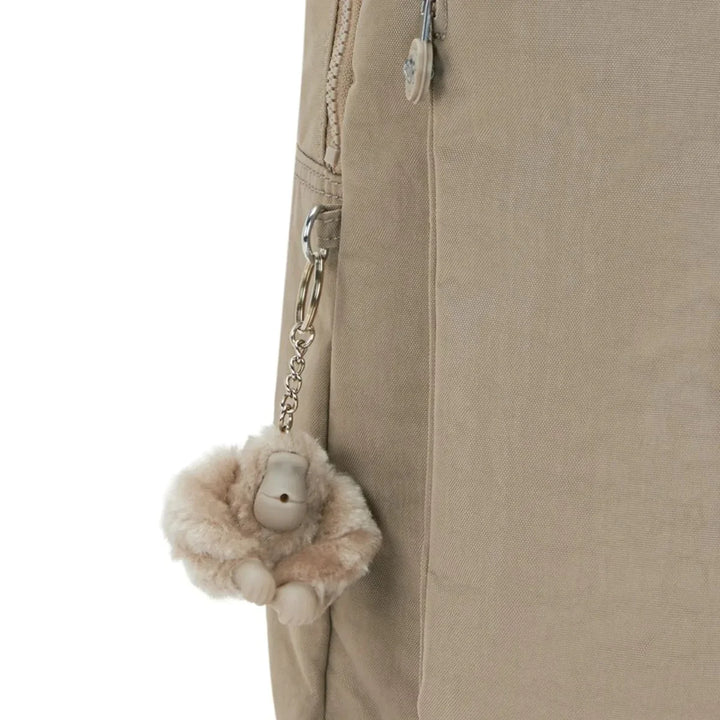 Details van de Kipling Kazuki L laptoprugzak soft taupe #kleur_soft-taupe