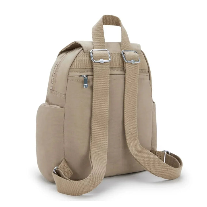 Achterkant van de Kipling City zip mini soft taupe #kleur_soft-taupe