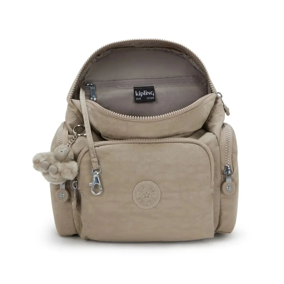 Binnenkant van de Kipling City zip mini soft taupe #kleur_soft-taupe