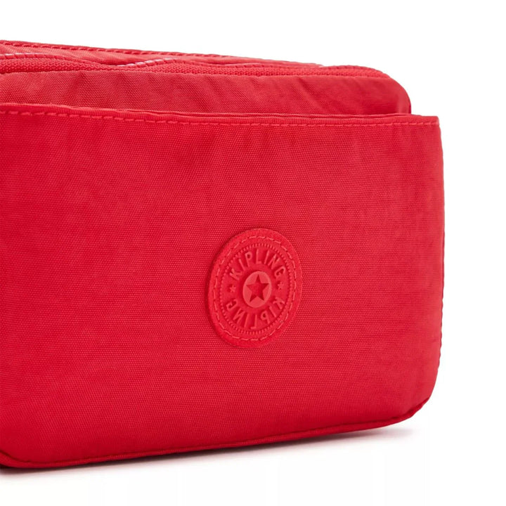 Details van het materiaal van de Kipling Abanu multi in red rouge #kleur_red-rouge