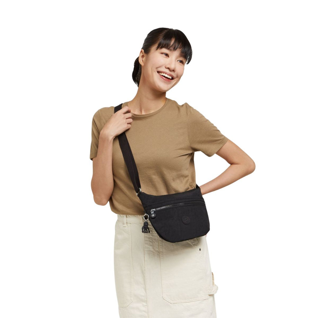 Op model Kipling Arto s zwart #kleur_zwart