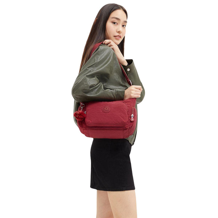 Op model #kleur_funky-red