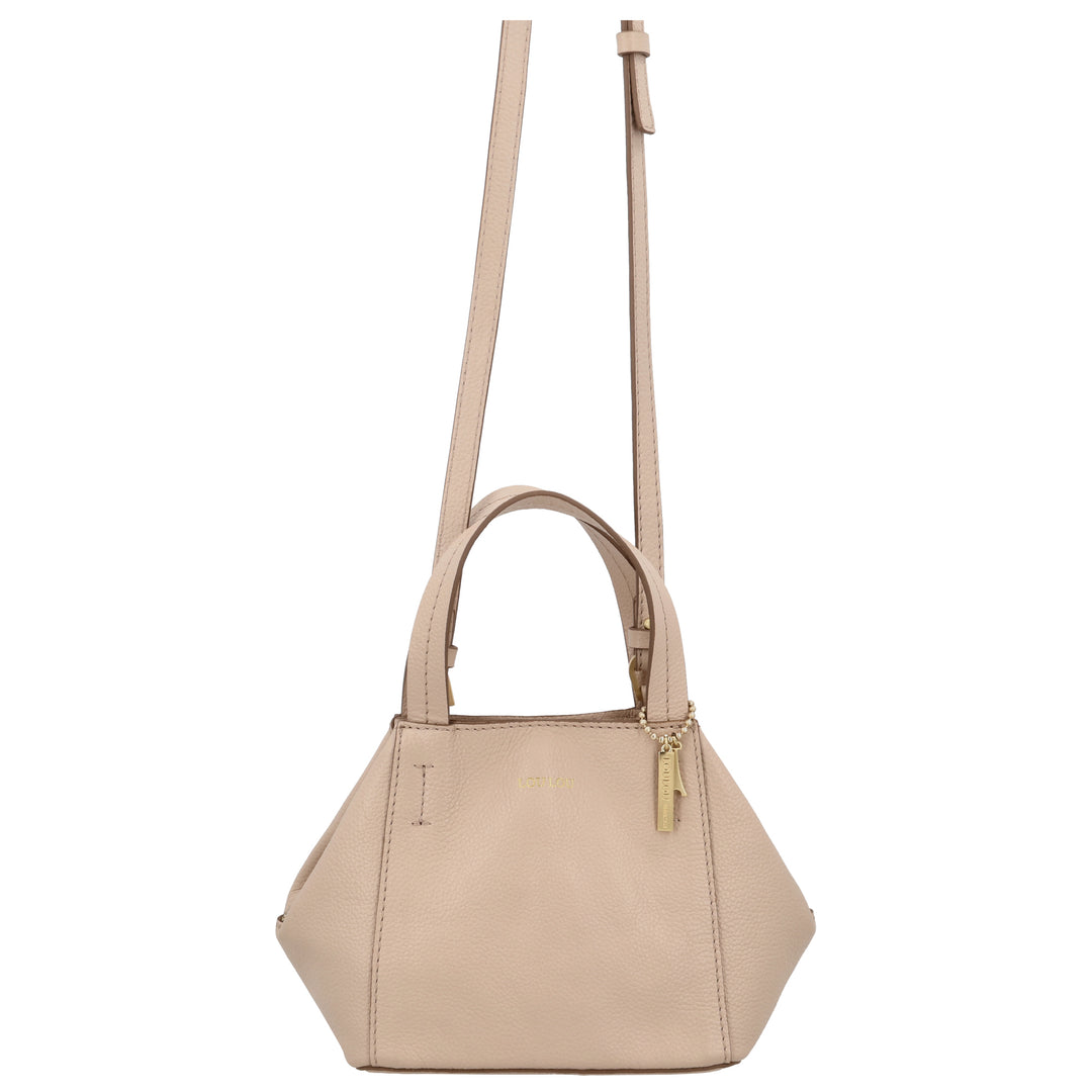 Voorkant met schouderriem van de LouLou Elodie leren handtas in cashmere #kleur_cashmere