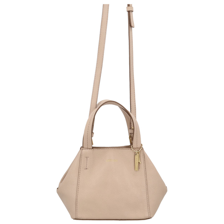 Voorkant met schouderriem van de LouLou Elodie leren handtas in cashmere #kleur_cashmere