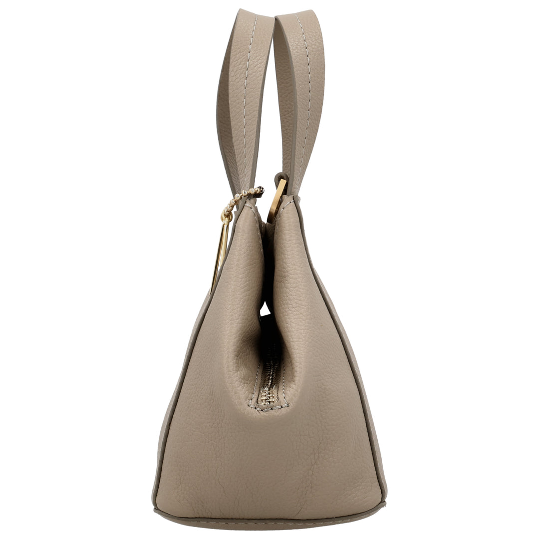 Zijkant van de LouLou Elodie leren handtas in taupe #kleur_taupe