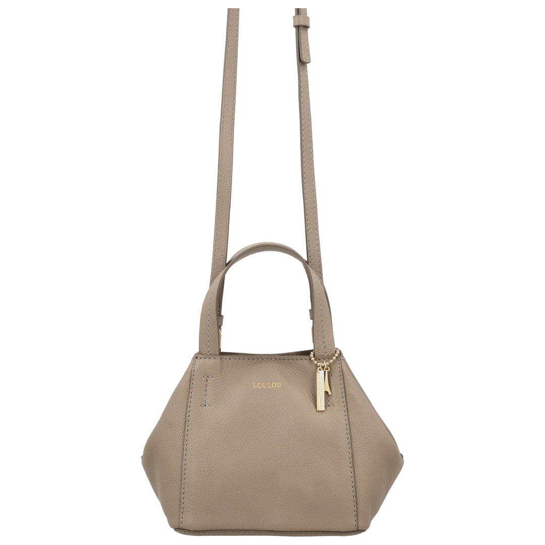 Voorkant van de LouLou Elodie leren handtas in taupe #kleur_taupe