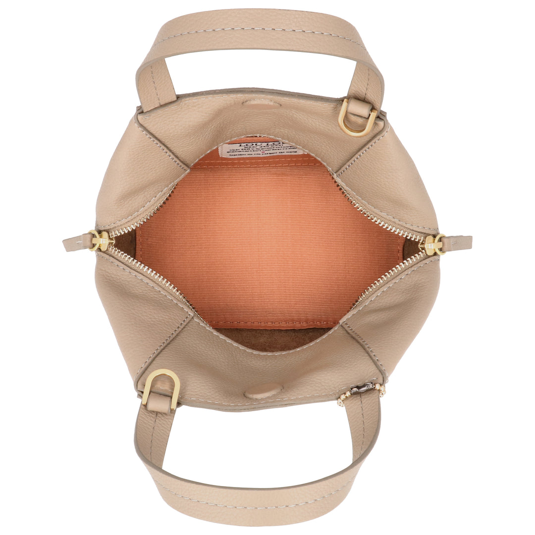 Binnenkant van de LouLou Elodie leren handtas in taupe #kleur_taupe