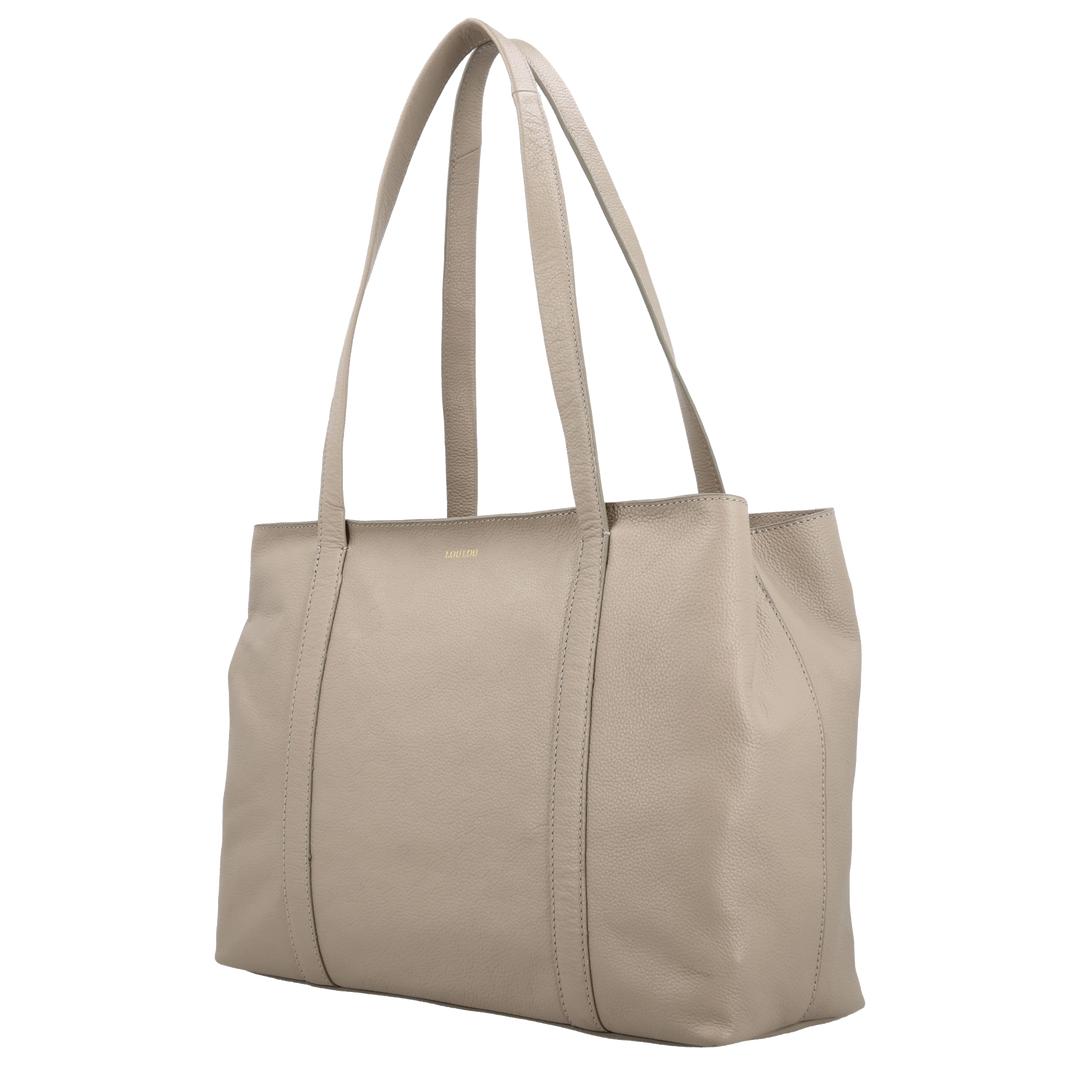 Voorzijde van de LOULOU Emie laptop shopper #kleur_soft-sepia