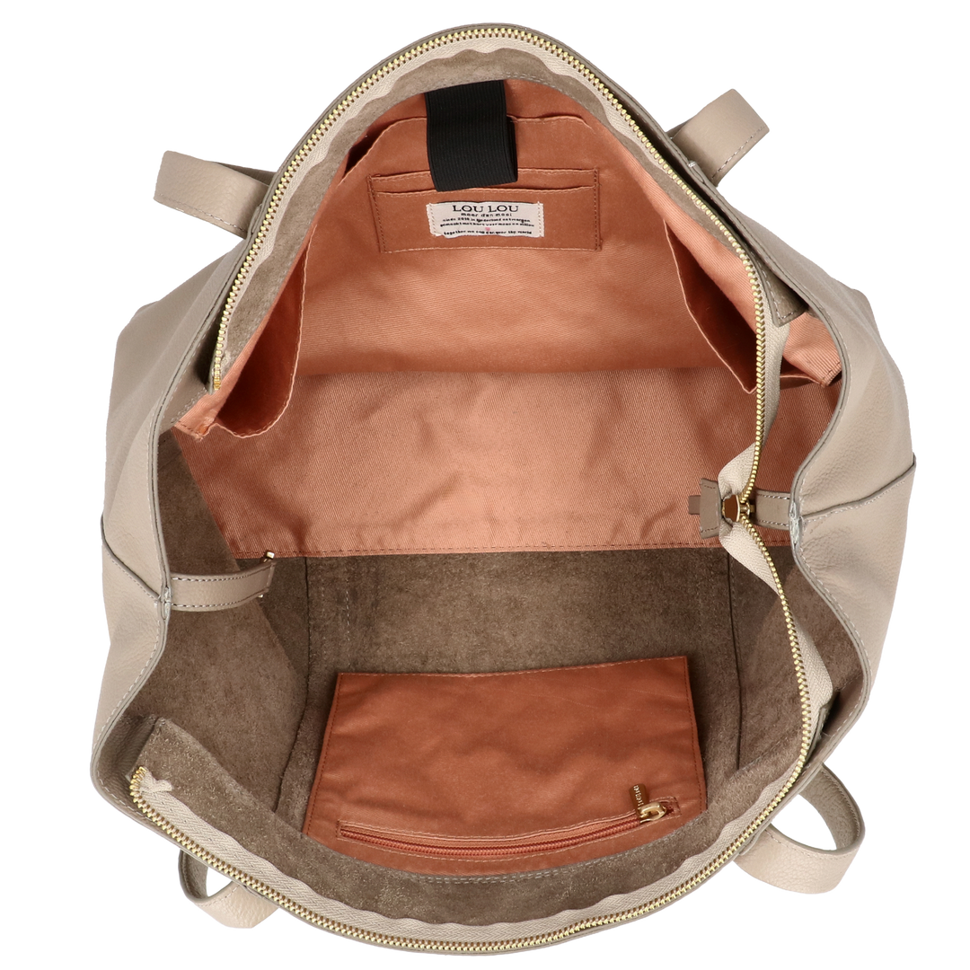 Binnenkant van de LOULOU Emie laptop shopper #kleur_soft-sepia