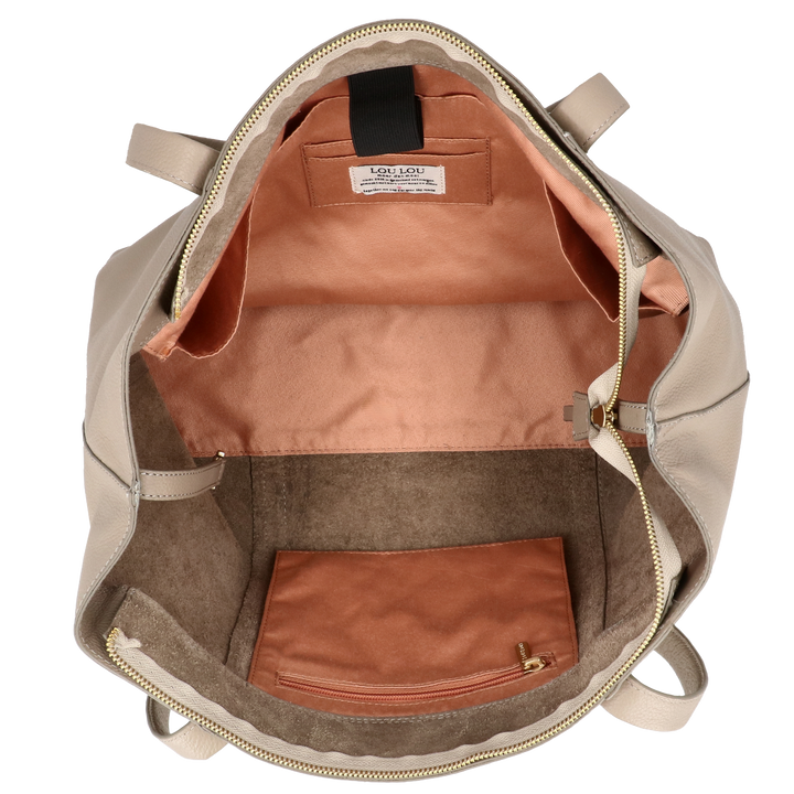 Binnenkant van de LOULOU Emie laptop shopper #kleur_soft-sepia