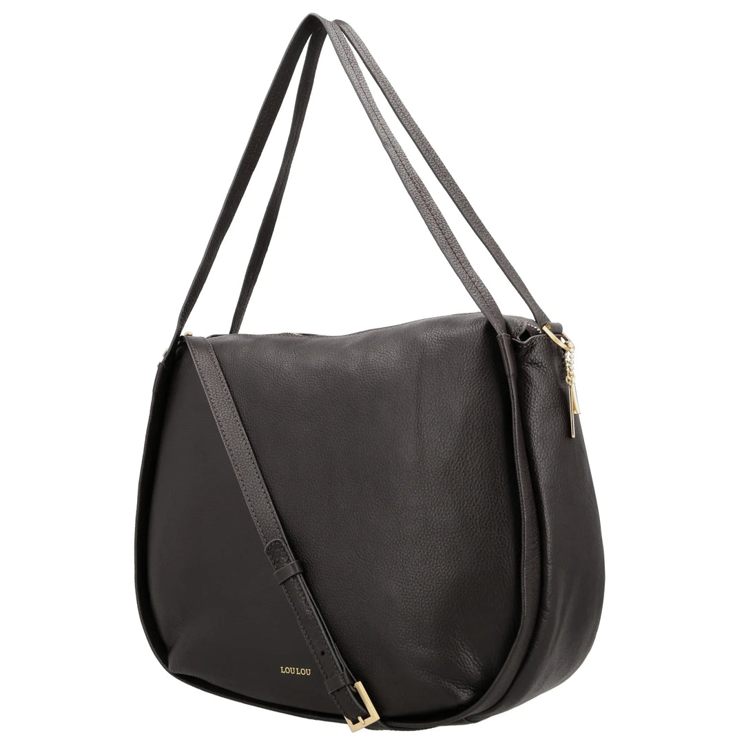 Voorzijde van de Lou Lou LOU schoudertas tas in chocolade #kleur_chocolade