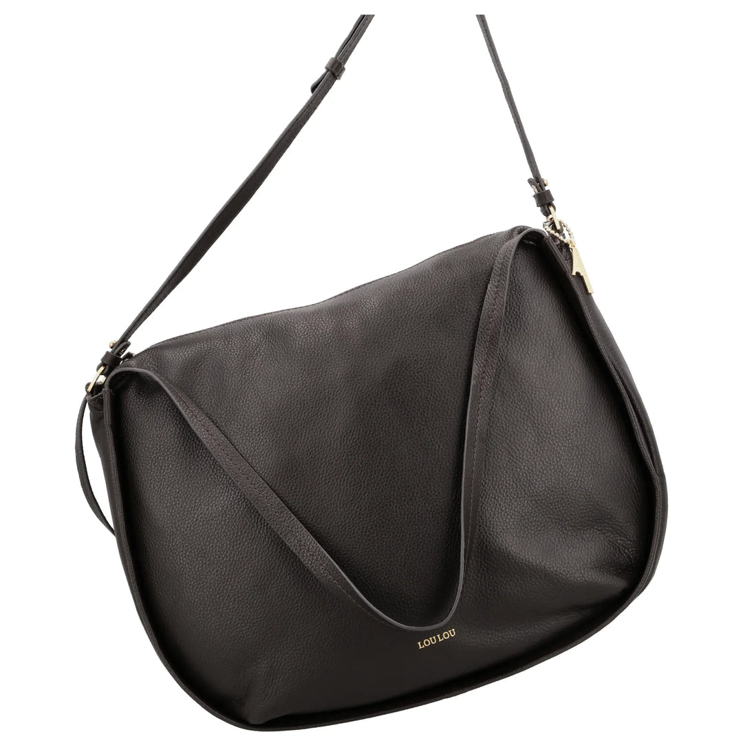 Voorkant van de Lou Lou LOU schoudertas tas in chocolade #kleur_chocolade