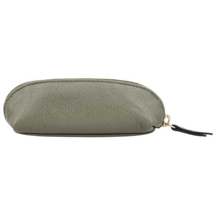 Achterkant van de LOULOU MADAME DUBOIS leren etui #kleur_sage