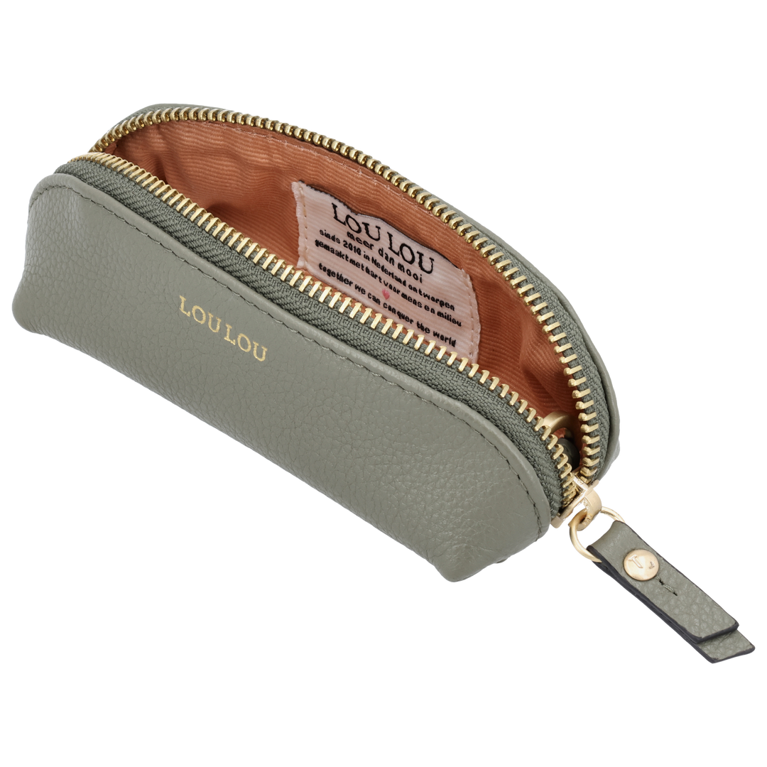 Binnenkant van de LOULOU MADAME DUBOIS leren etui #kleur_sage