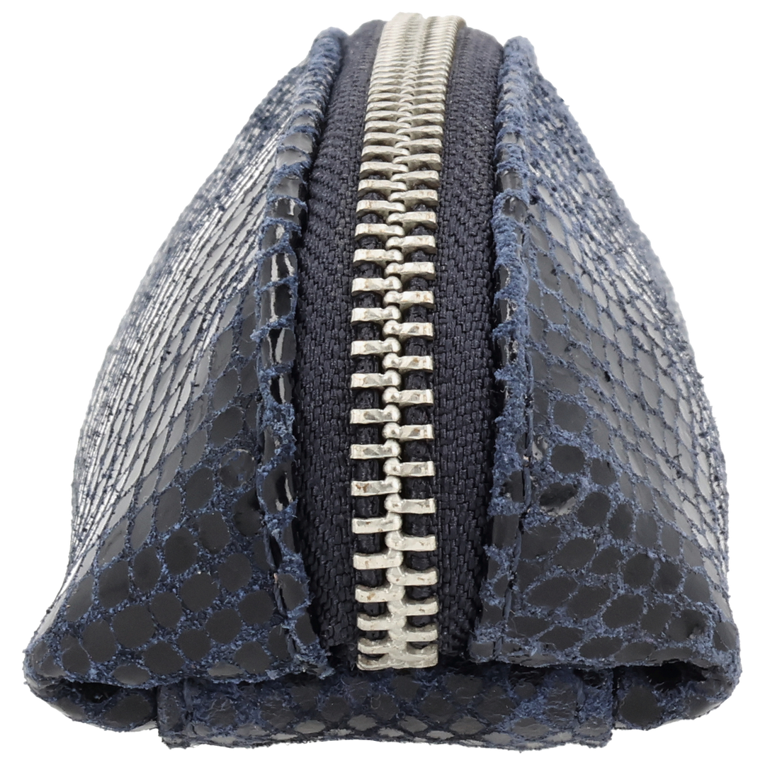 Zijkant van de LOULOU Mademe dubois leren etui #kleur_python-blue