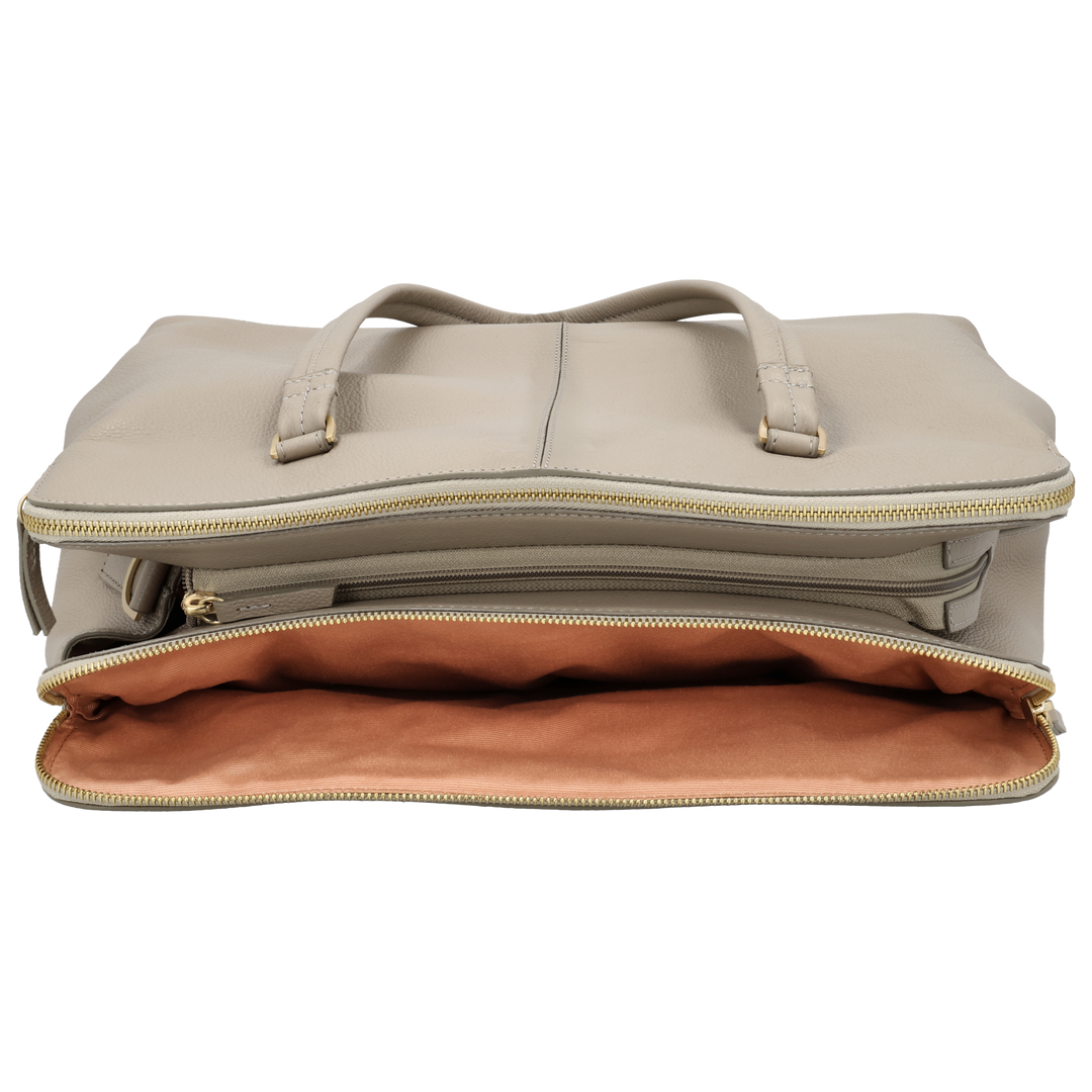 Buitenvak van de Loulou Olivia werktas Soft-Sepia #kleur_soft-sepia