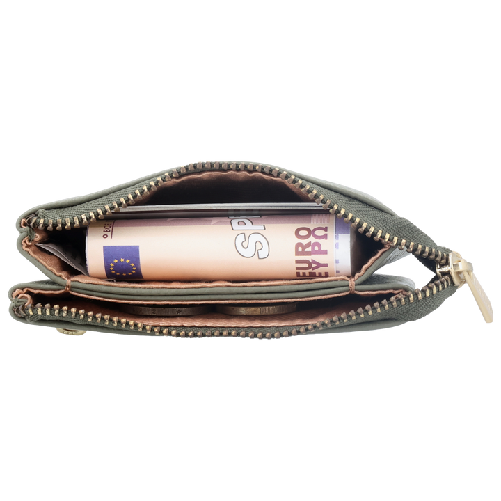 De LOULOU mini portemonnee in sage in gebruik #kleur_sage