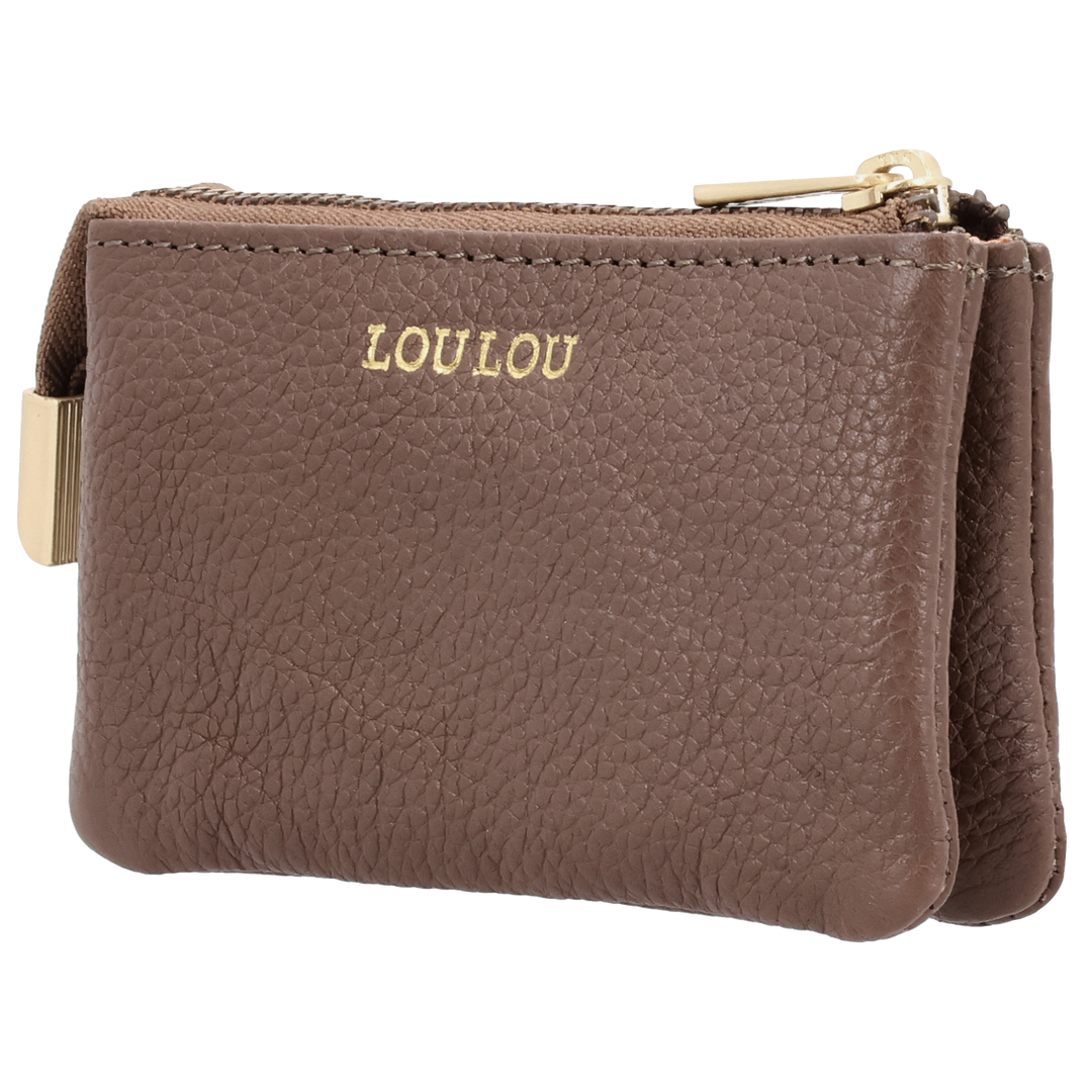 Voorzijde van de LOULOU mini portemonnee in #kleur_milk-chocolate