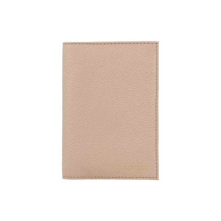 Voorkant van de LouLou Perite Valise paspoorthouder cashmere #kleur_cashmere