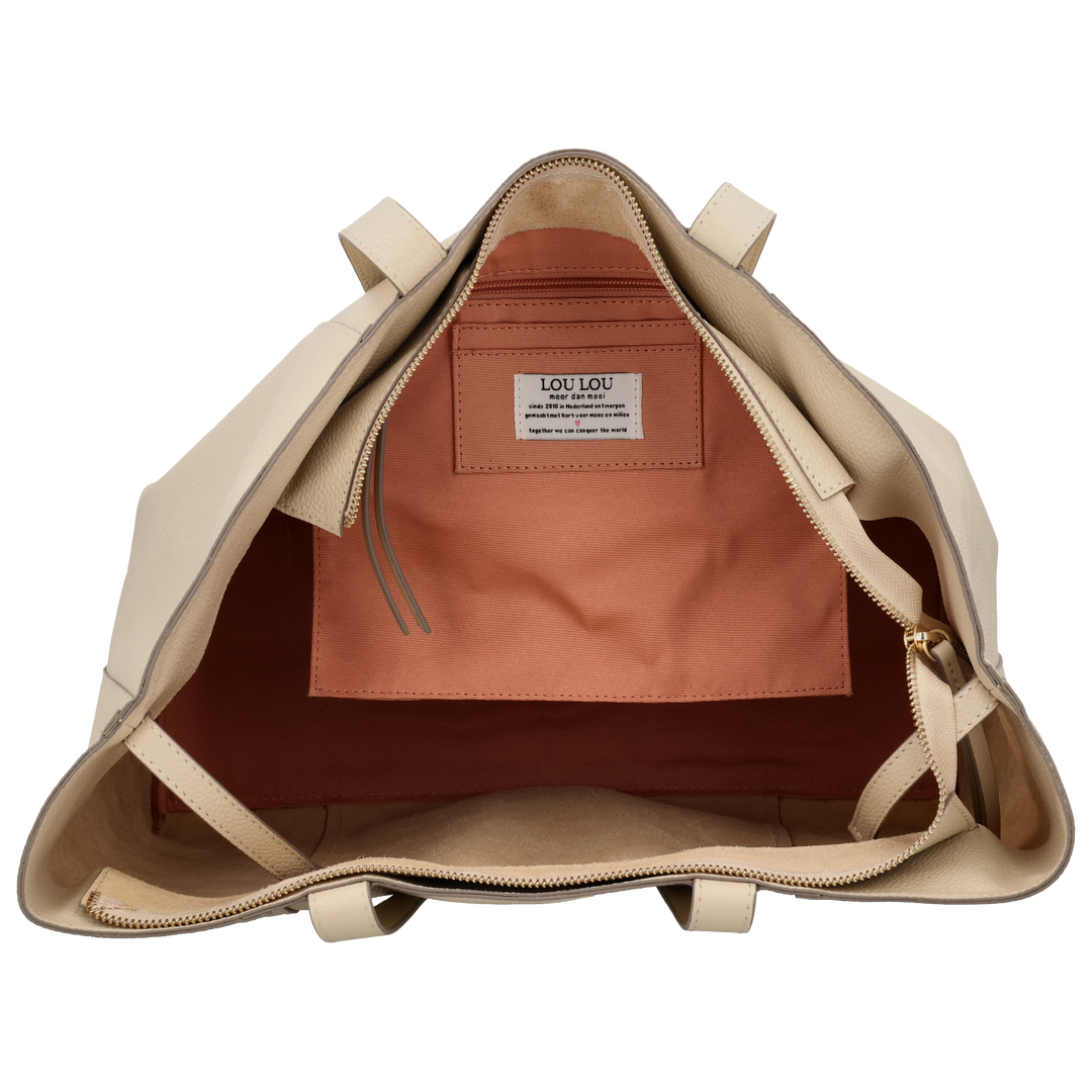 Binnenkant van de LouLou beige Valerie leren shopper #kleur_beige