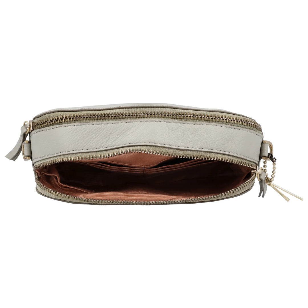 Binnenkant van de Lou Lou Zoe crossover tas fog #kleur_fog