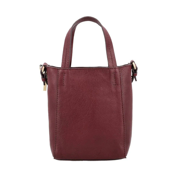 Achterkant van de Lou Lou Naomi leren crossover tas in ruby #kleur_ruby