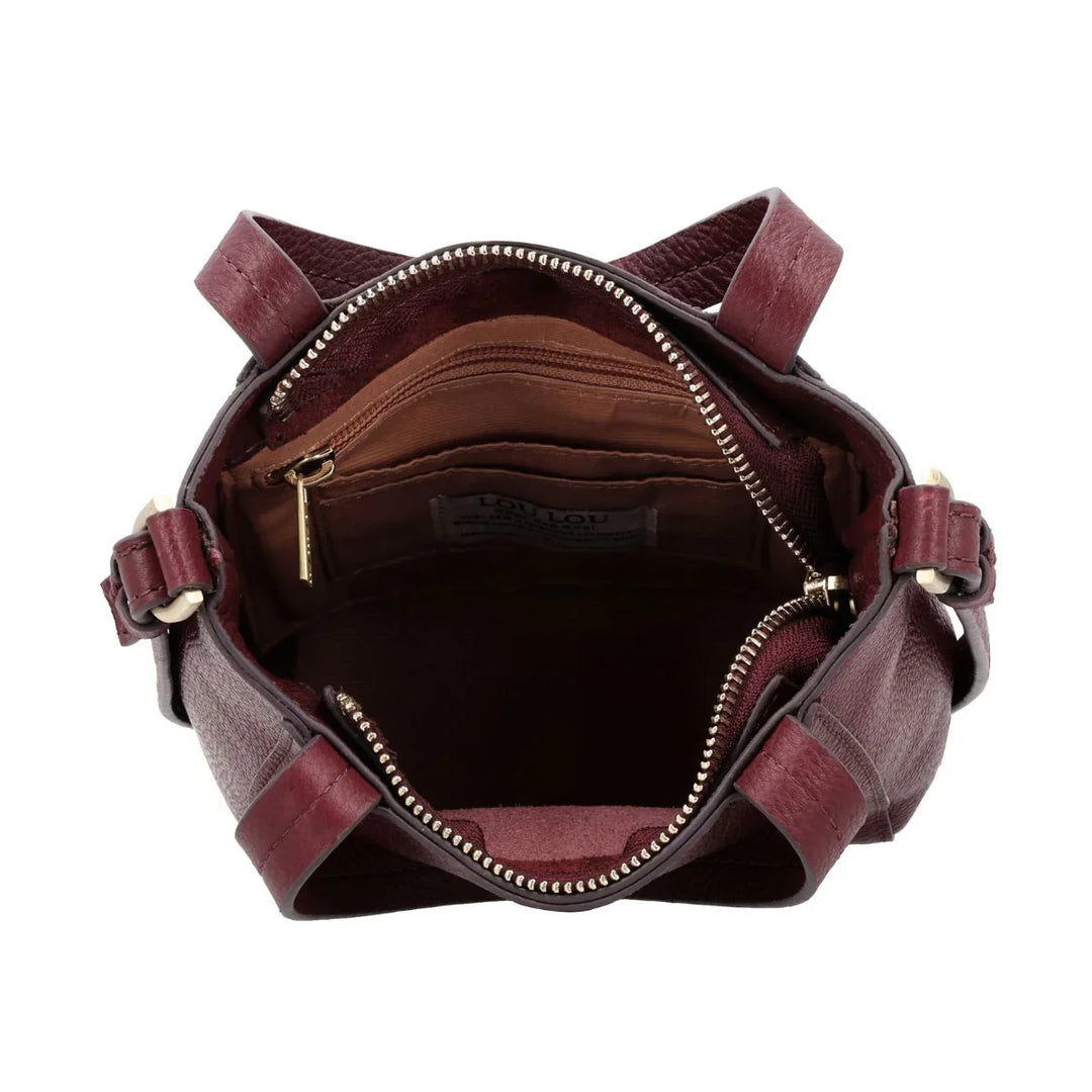 Binnenkant van de Lou Lou Naomi leren crossover tas in ruby #kleur_ruby