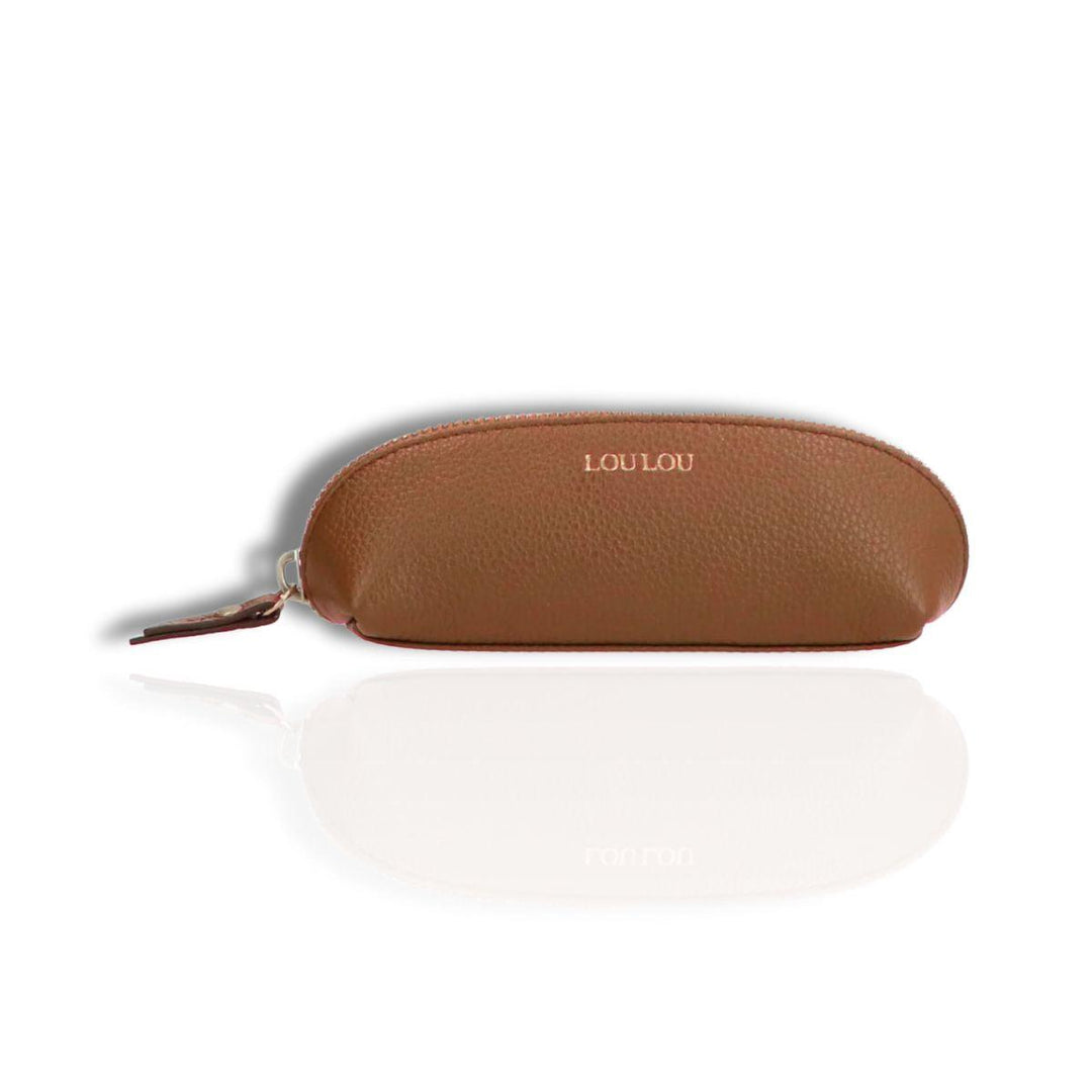 Voorkant Lou Lou Madame leren etui cognac #kleur_cognac