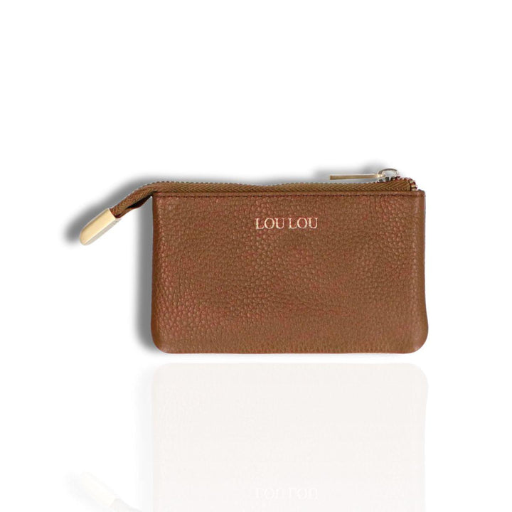 Voorkant Loulou Petitie Camille leren portemonneetje cognac #kleur_cognac 