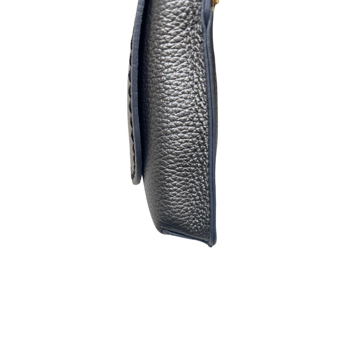 Zijkant van de Plinio Visona 20631 leren crossbody tas in het silver #kleur_silver