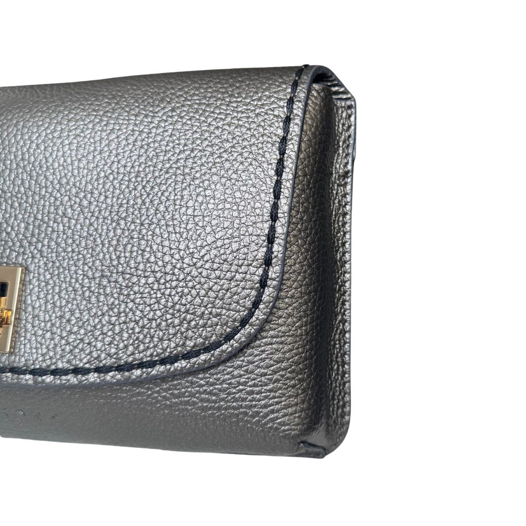 Details van het leer van de Plinio Visona 20631 leren crossbody tas in het silver #kleur_silver