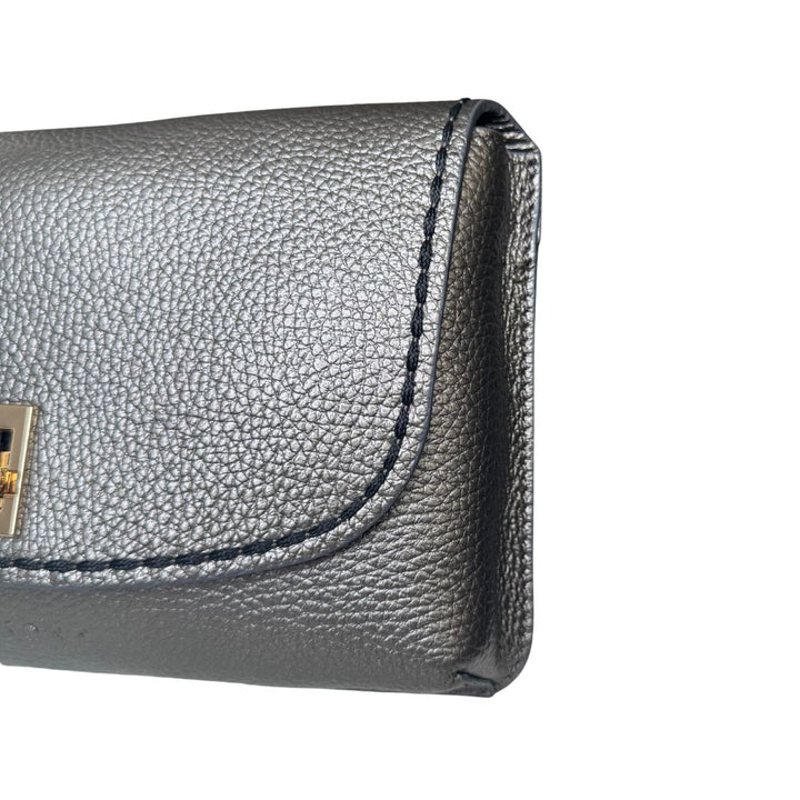 Details van het leer van de Plinio Visona 20631 leren crossbody tas in het silver #kleur_silver