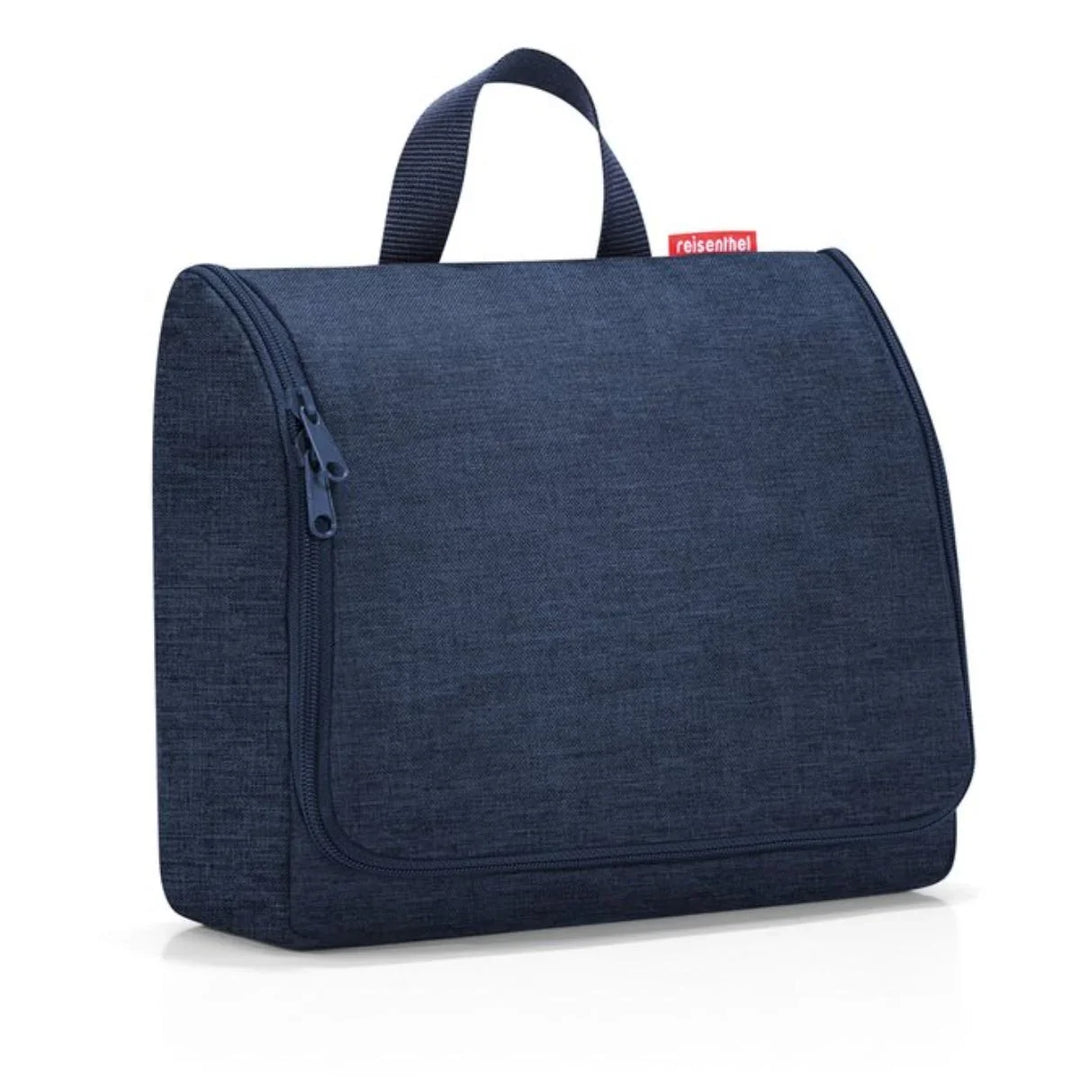 Voorzijde van de Reisenthel Toilettas XL Twist navy #kleur_twist-navy 