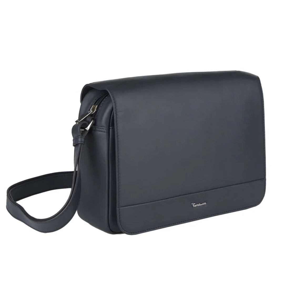 Voorzijde van de Riccardo Ferducci grote flap bag in navy #kleur_navy